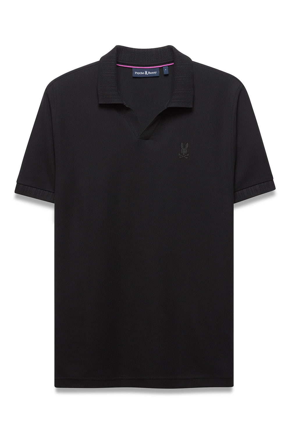 Polo noir vu de face avec col côtelé, patte ouverte, logo ton sur ton et bordure rose au col pour homme par Psycho Bunny