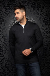 Veste sport noir à manches longues avec demi-glissière et logo ton sur ton pour homme par Au Noir, vue avant sur mannequin