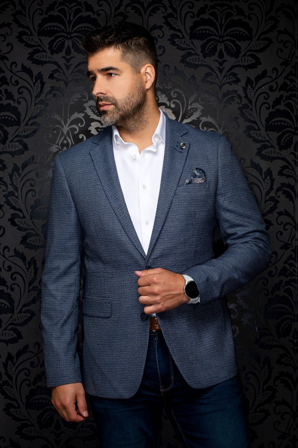 Veston à carreaux bleu-gris avec revers crantés, bouton et poches basses pour homme par Au Noir, vue de face