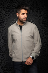 Coupe-vent mi-saison style bomber gris, vue de face sur mannequin pour homme par Au Noir