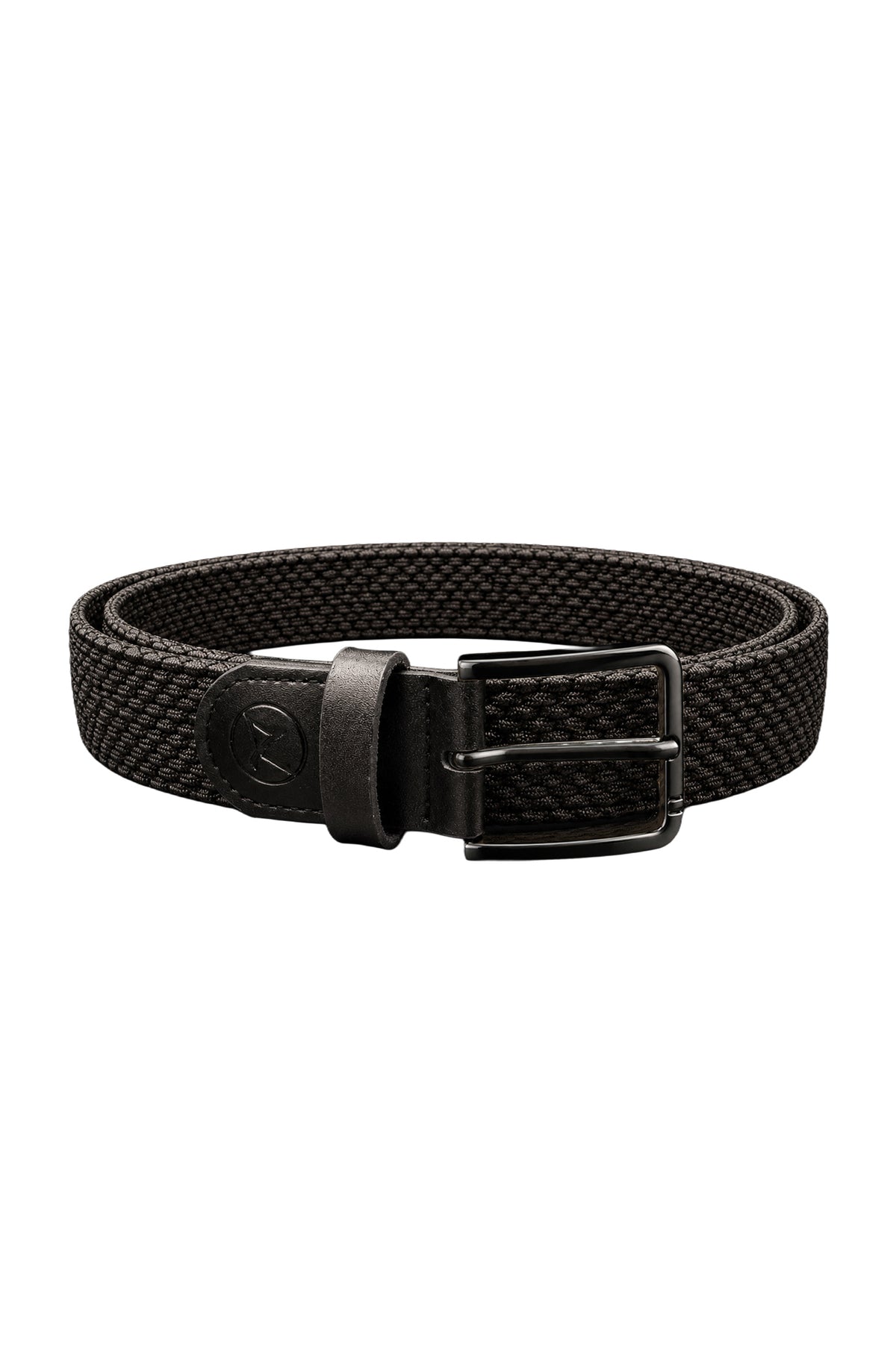 Ceinture noire tressée en vue isolée avec boucle rectangulaire noire et logo ton sur ton pour homme par Au Noir