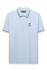 Vue de face d’un polo bleu pâle avec col et poignets rayés, patte boutonnée et logo poitrine pour homme par Psycho Bunny