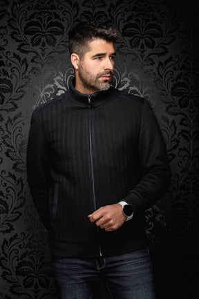 Coupe-vent mi-saison style bomber bomber noire zippé, col montant, vue de face sur mannequin pour homme par Au Noir