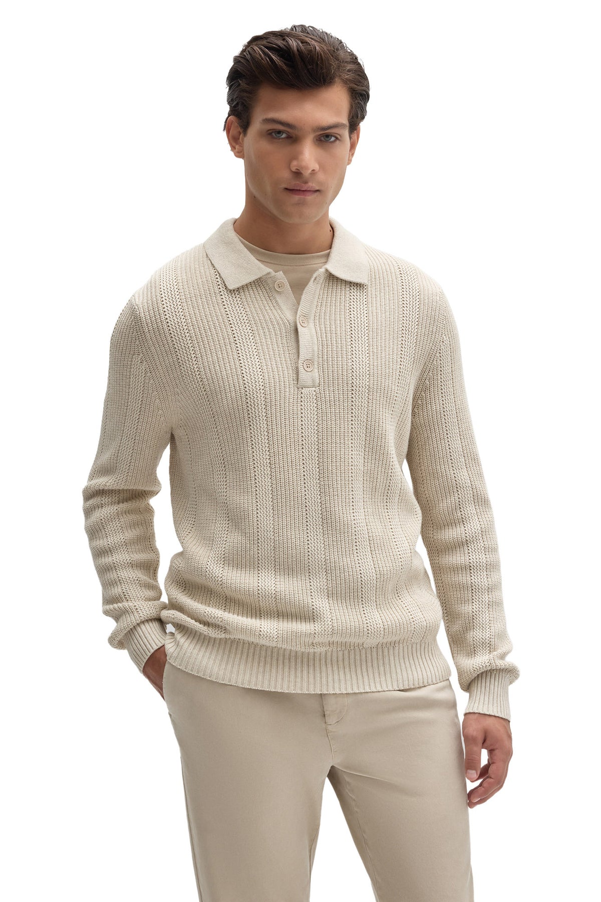 Polo en tricot crème texturé à manches longues avec col rabattu pour homme par Robert Barakett, vue de face
