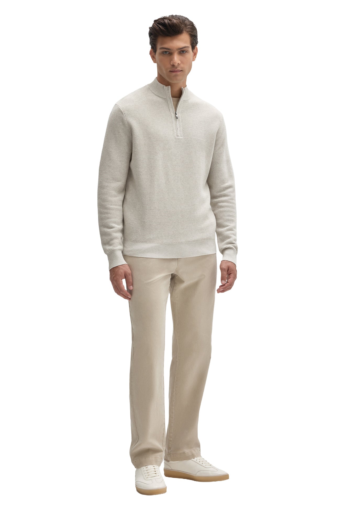 Sur mannequin de face, le chandail manches longues blanc pour homme par Robert Barakett