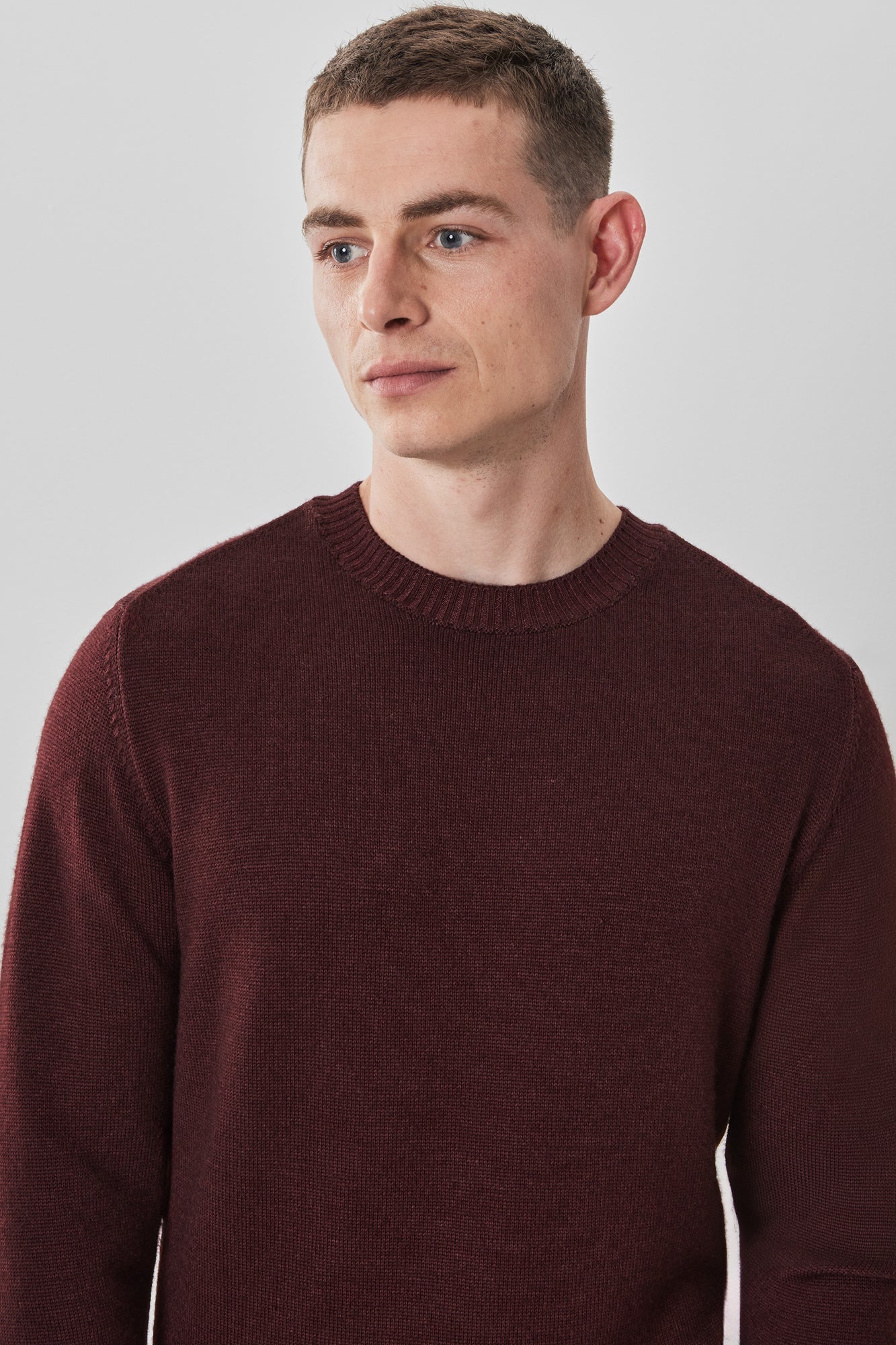 Chandail M.L. col rond pour homme par Robert Barakett | RB32345 Bertona Bordeaux | Machemise.ca, vêtements mode pour hommes