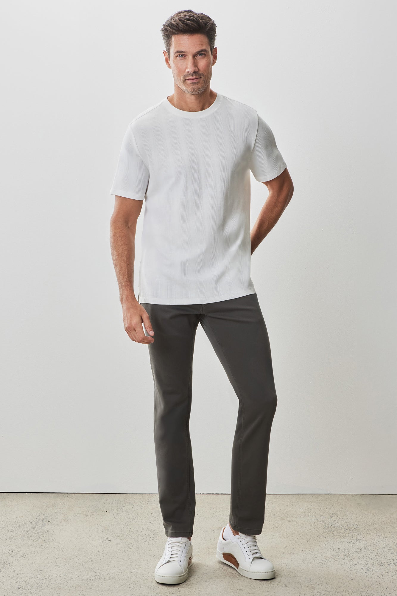 T-shirt col rond pour homme par Robert Barakett | RB51014 Portmao Blanc | Machemise.ca, vêtements mode pour hommes