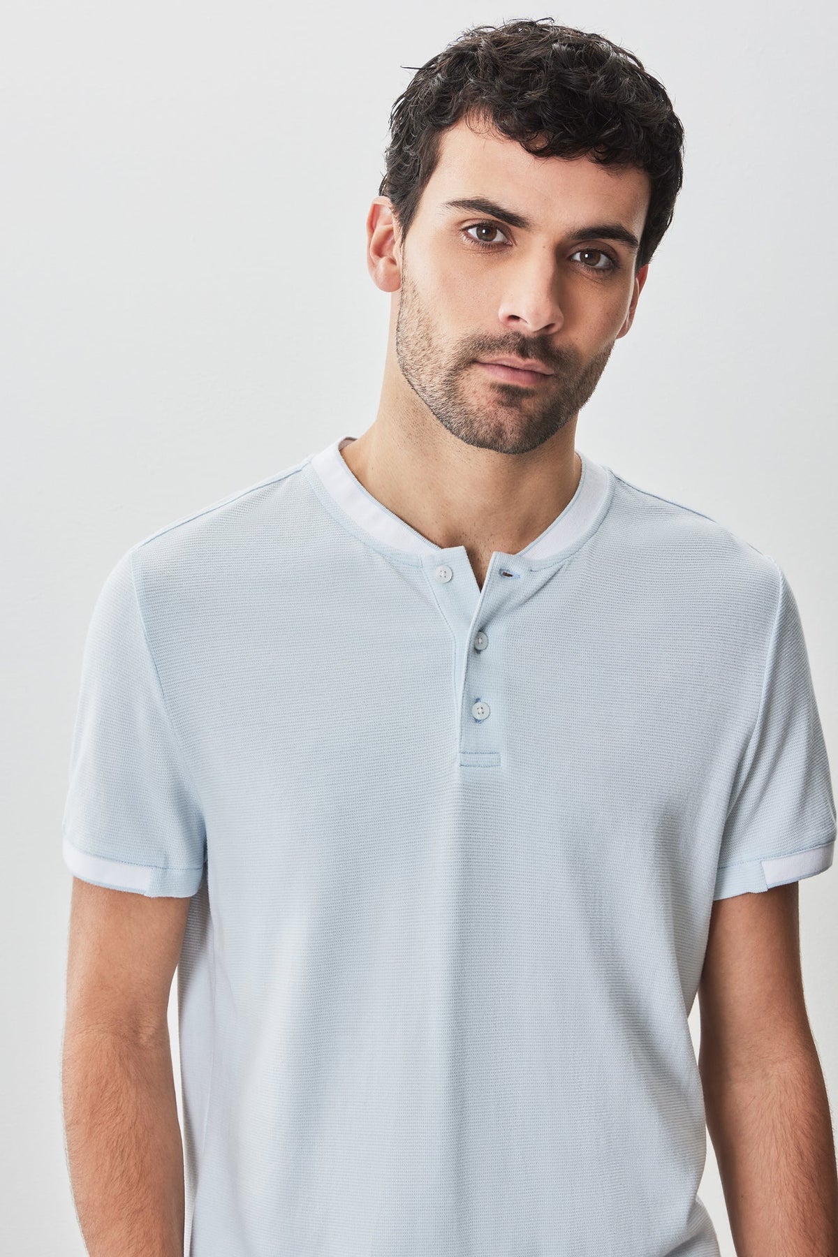 Pull Henley pour homme par Robert Barakett | RB51166 Tessio Bleu Clair | Machemise.ca, vêtements mode pour hommes