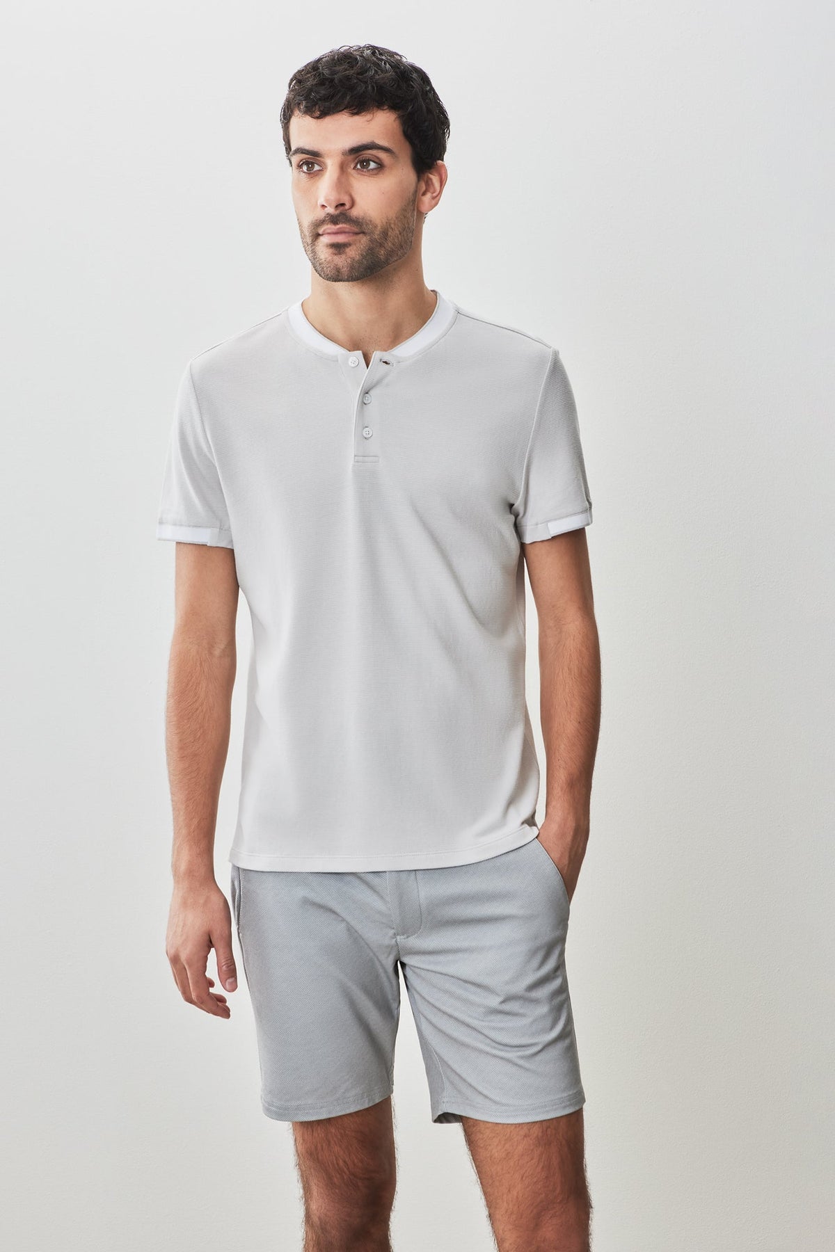 T-Shirt henley pour homme par Robert Barakett | RB51166 Tessio Gris Clair | Machemise.ca, vêtements mode pour hommes
