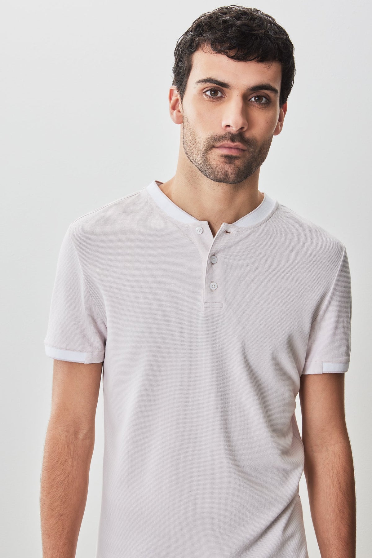 T-Shirt henley pour homme par Robert Barakett | RB51166 Tessio Rose Clair | Machemise.ca, vêtements mode pour hommes