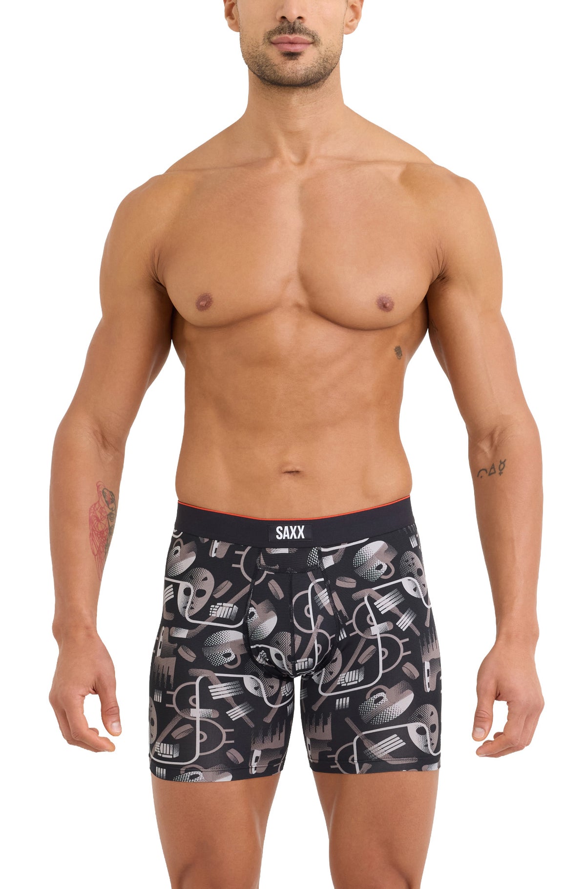 Vue avant sur mannequin d’un sous-vêtement noir à imprimé hockey avec poche et taille logo SAXX pour homme