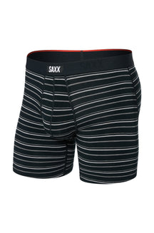 Sous-vêtement ajusté noir rayé avec étiquette SAXX à la taille et gousset moulé pour homme, vue avant isolée