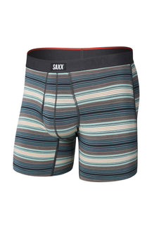 Vue avant isolée du sous-vêtement ajusté rayé sarcelle avec poche et ceinture noire à logo pour homme par Saxx
