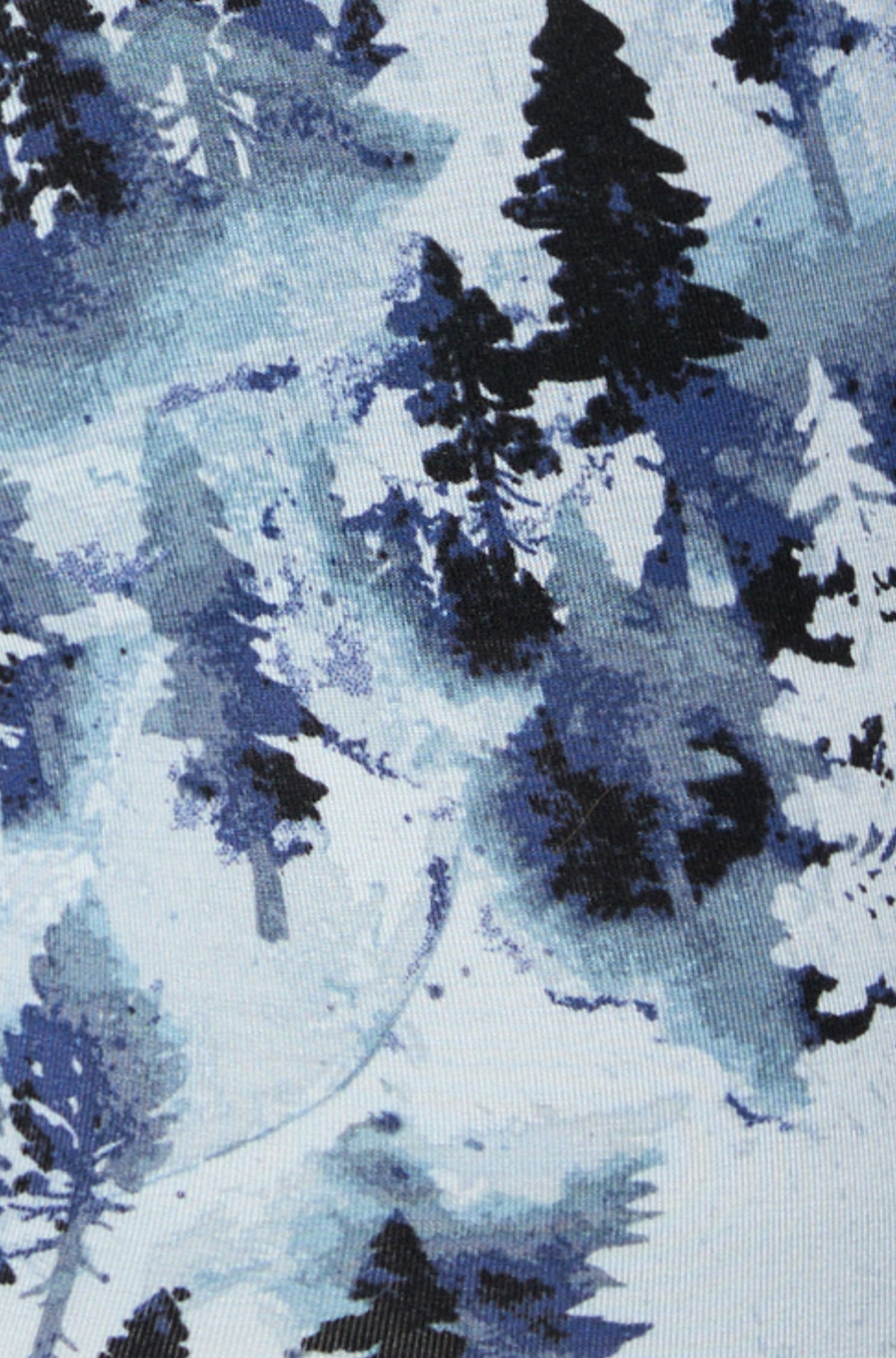 Gros plan du motif forêt aquarelle bleu sur le tissu du sous-vêtement ajusté pour homme par Saxx